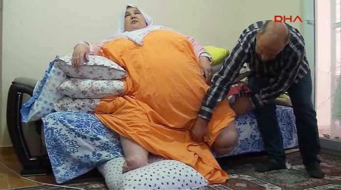 300-kilo-agirligindaki-kadin-kendine-uygun-yatak-ariyor-videosu-izle