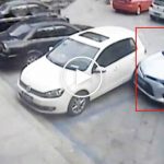 Acemi şoför park yerinden çıkmak için 21 deneme yaptı