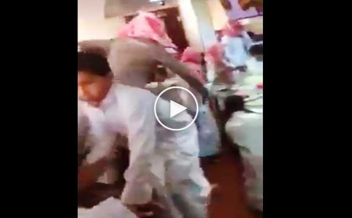 araplar-bedava-yemek-veren-restorani-yagmaladi-videosu-izle