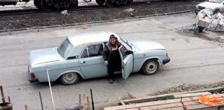 Bir arabaya kaç Rus işçi sığar?