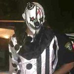 Gece vakti ormanlıkta palyaço kılığında yakalandı