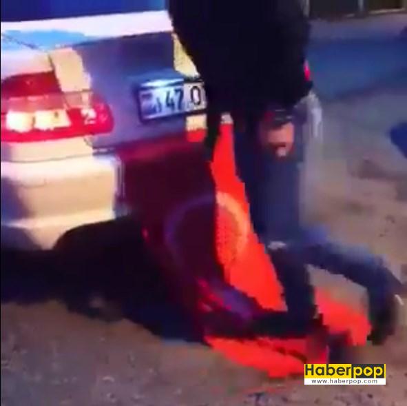 Türk bayrağını ayaklarıyla çiğneyen adam demokrasi mitingine gitti videosu