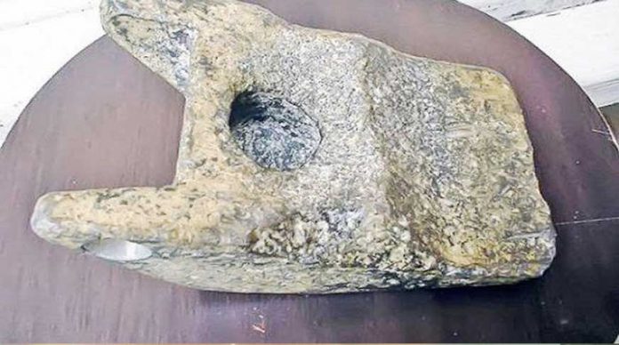 ufodan-dustugu-iddia-edilen-250-bin-yillik-parca-ufo-uzayli