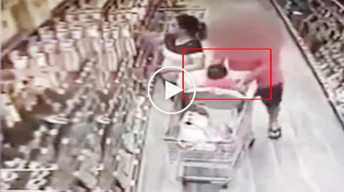 annesinin-gozleri-onunde-bebek-caldi-video-izle