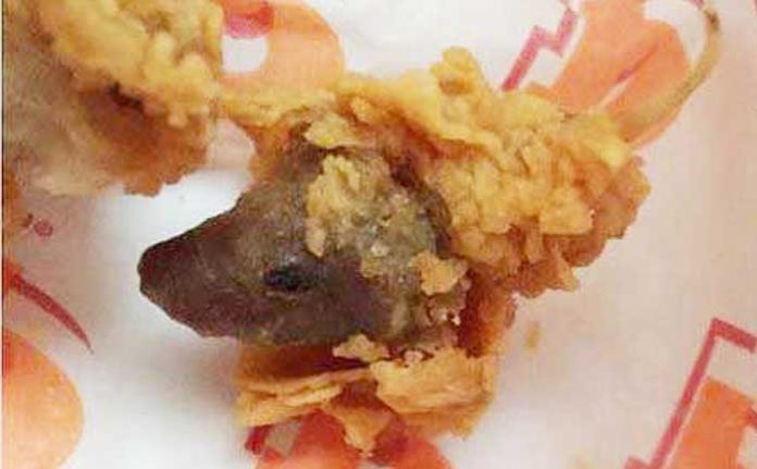 kizarmis-tavuk-yemekten-fare-cikti