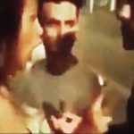 Travesti tartıştığı adamı tek yumrukla yere serdi